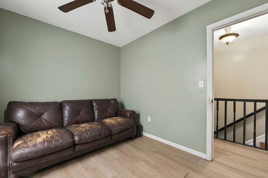 Building Photo - 15 Wales Ave