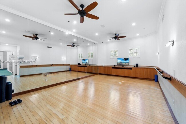 Building Photo - 3255 NE 184th St