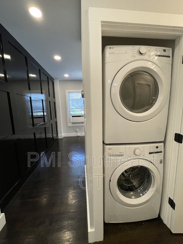 Building Photo - 5 Hunters Rd