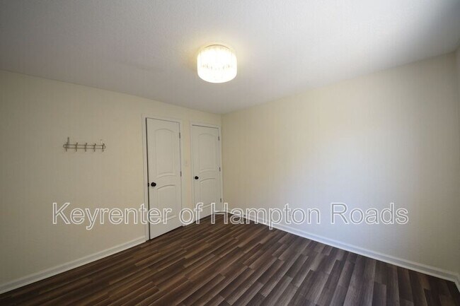Building Photo - 9716 7th Bay St