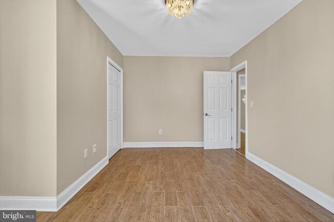 Building Photo - 426 Main St