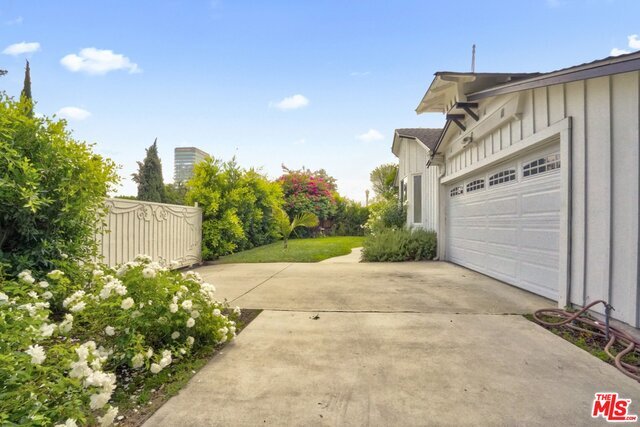 Building Photo - 4483 Sherman Oaks Cir