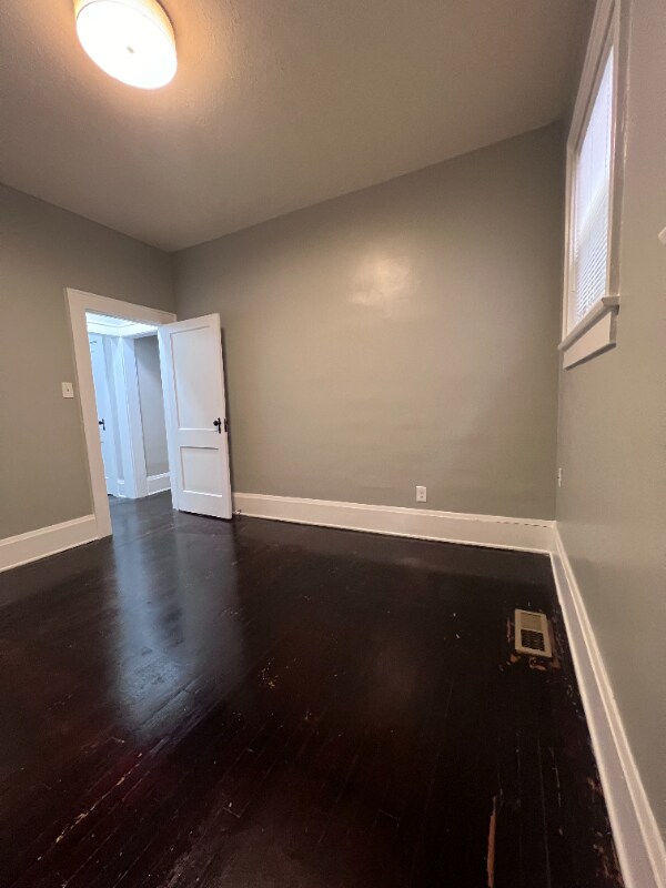 Building Photo - 405 Moore St