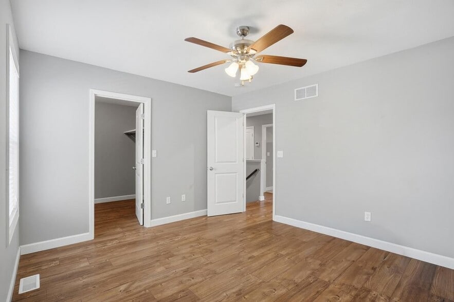 Building Photo - 5209-5211-5211 Silver Mill Dr