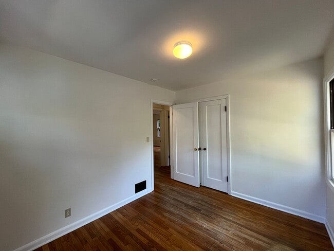 Building Photo - Wonderful 2 Bd 1 Ba home in Woodstock! Covered driveway, Large yard and Shop/Shed !!!