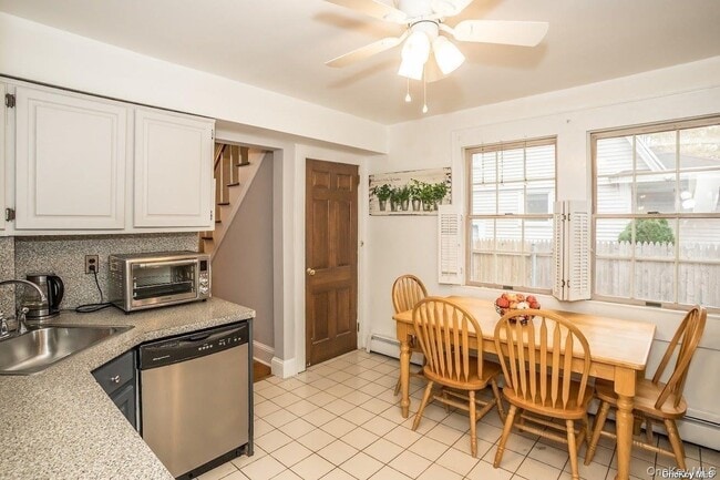 Building Photo - 2 Elm Pl