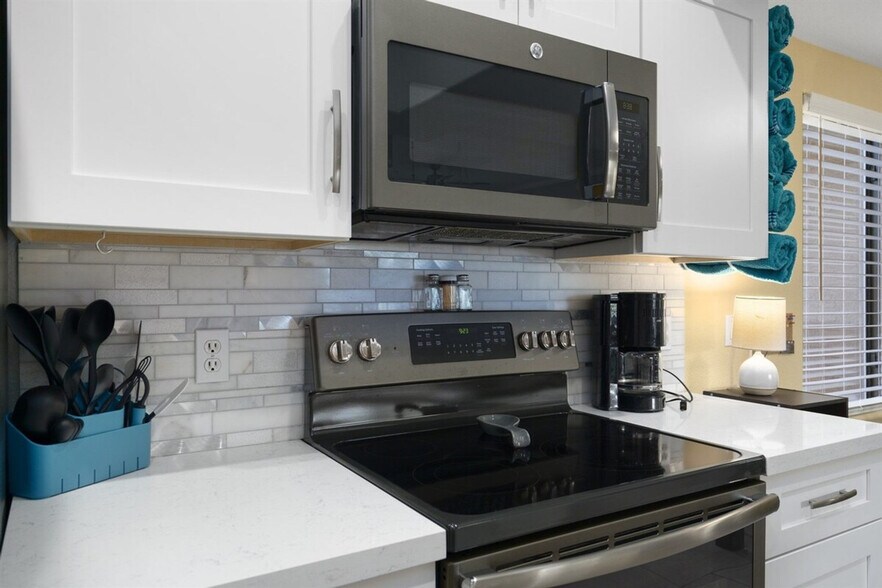 Building Photo - 10401 N Saguaro Blvd