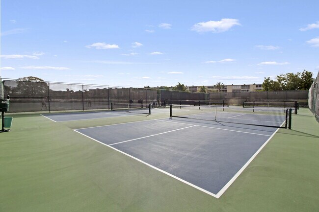 Building Photo - 124 Preston Way