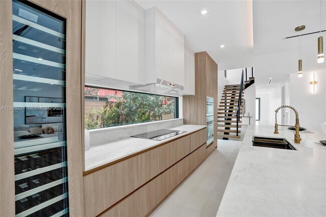 Building Photo - 1825 NE 26th Ave