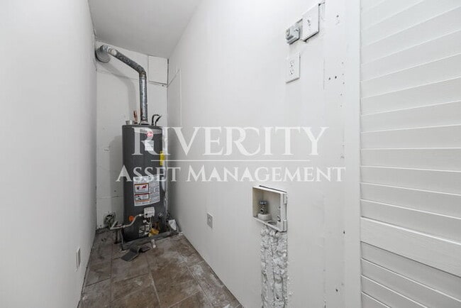 Building Photo - Step into a piece of Memphis history with this stunning, newly renovated home!!! Section 8 Welcom...