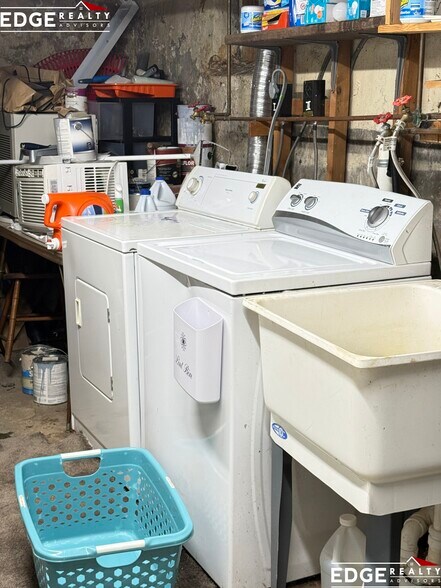 Building Photo - 14 Lyons Ct