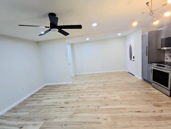 Building Photo - 401 Trichelle St