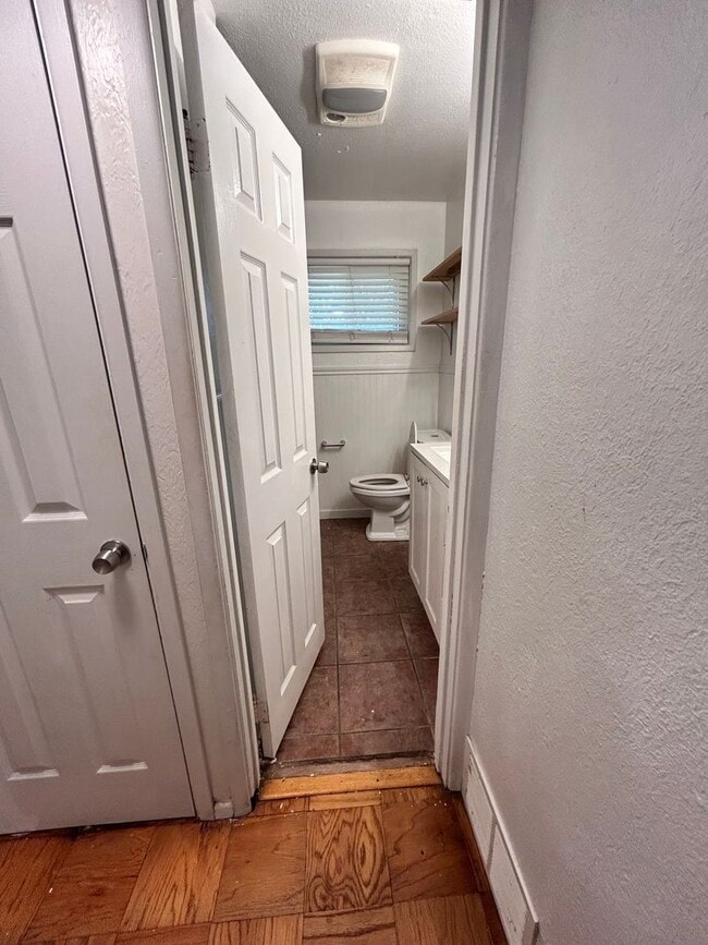 Building Photo - Beautiful Home Close to Tara in Mid City