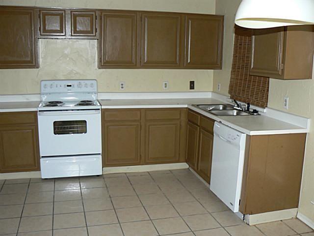 Building Photo - 1317 E Miller Dr