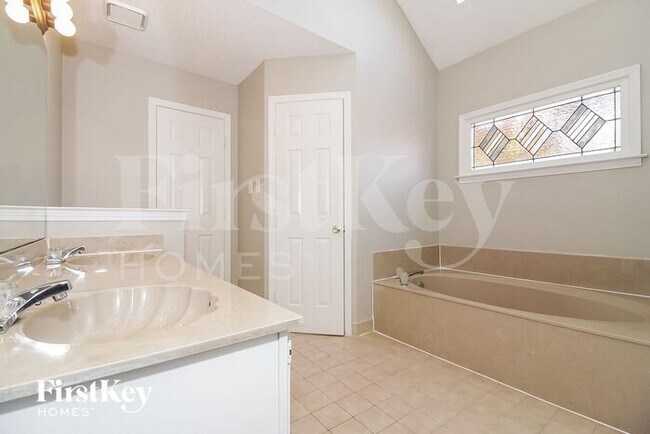 Building Photo - 4379 Richwood Pl