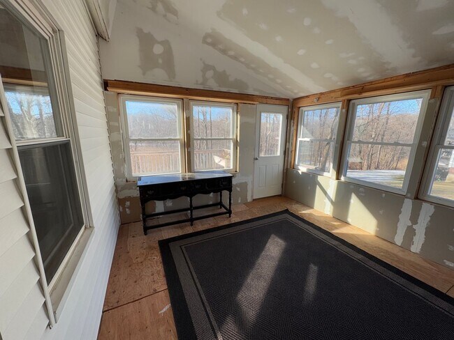 Building Photo - Spacious 4-Bedroom Single Family Rental in Amesbury - Available Now!