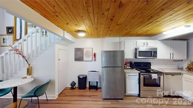 Building Photo - 201 S Hoskins Rd