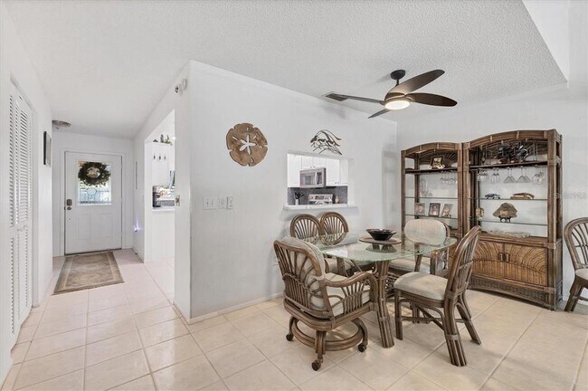 Building Photo - 6304 Pelican Dr