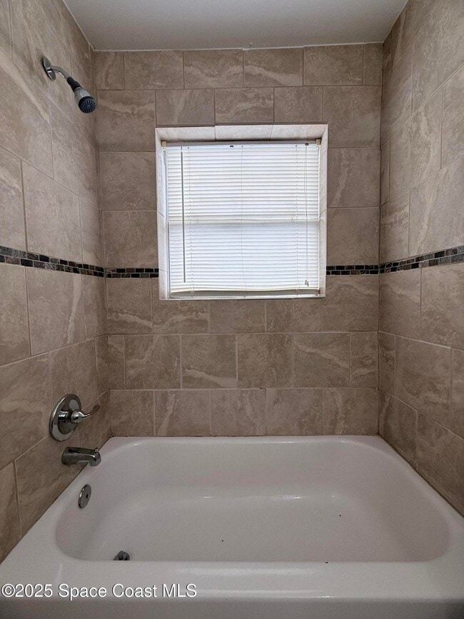 Building Photo - 1440 Parkway Dr