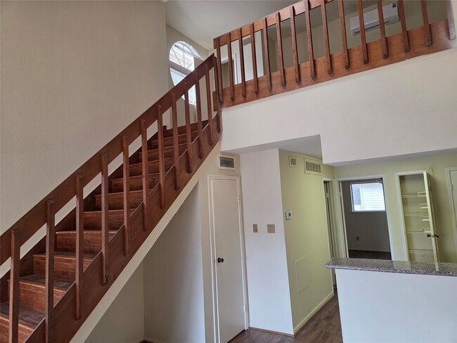 Building Photo - 2425 Holly Hall St