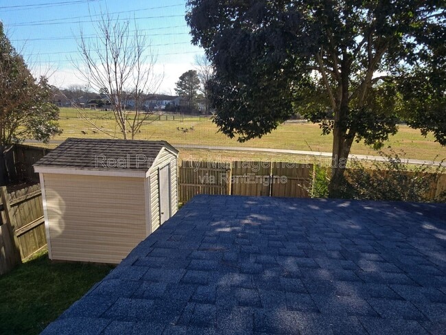 Building Photo - 1072 Level Green Blvd