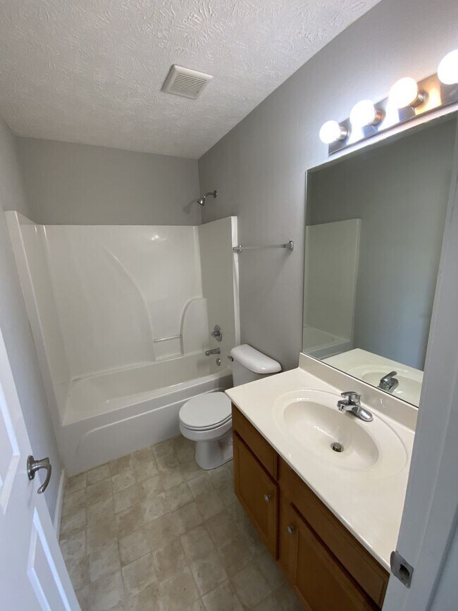 Building Photo - Great rental home near MTSU!