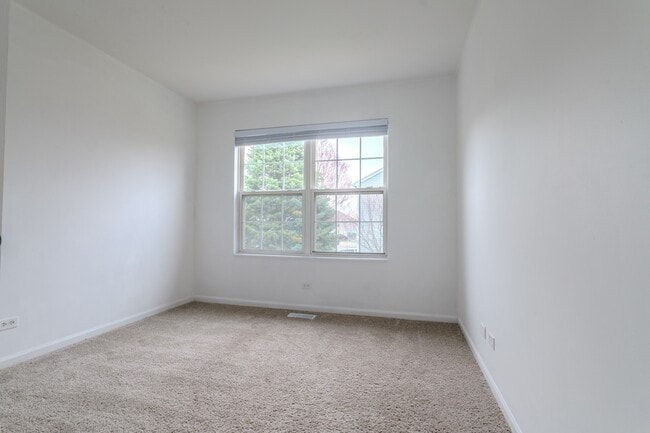 Building Photo - 261 Springbrook Trail S