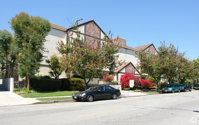 Primary Photo - Wilmar Manor Apartments