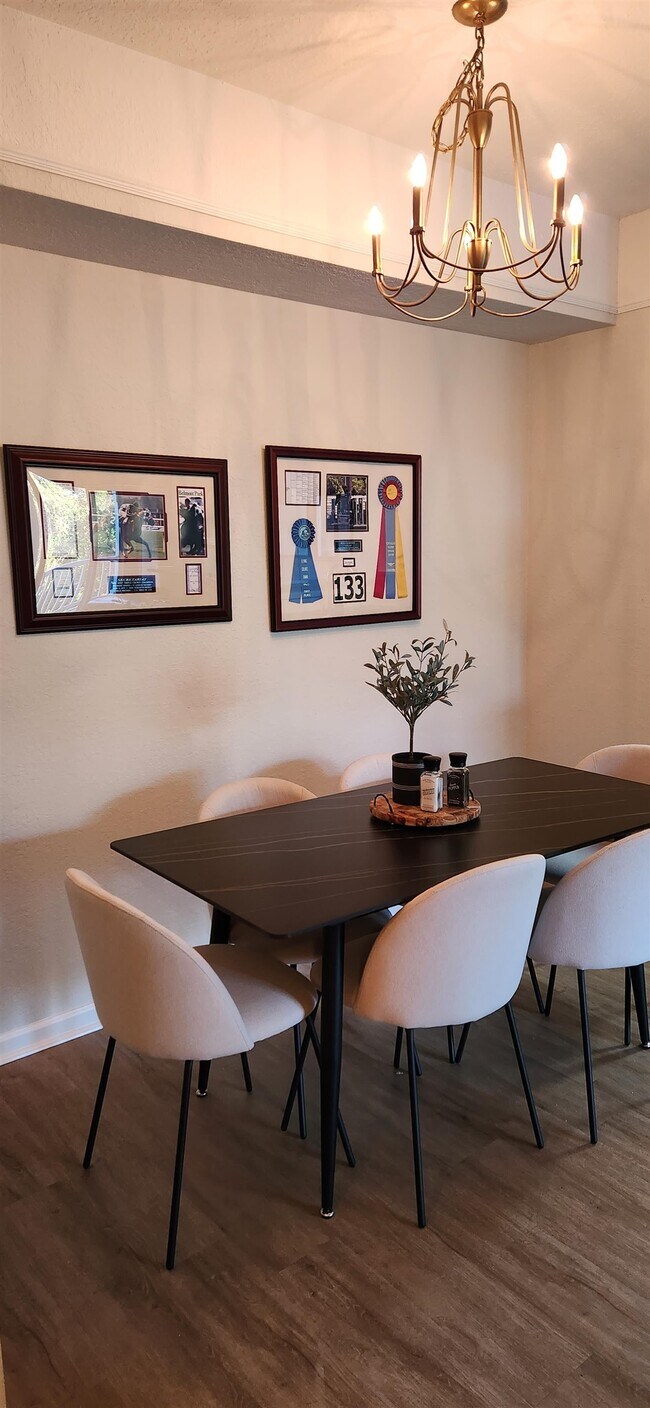 Building Photo - 2801 Chancellorsville Dr