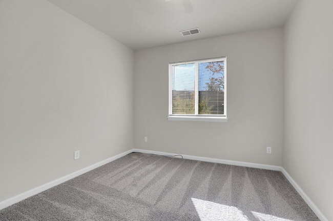 Building Photo - $2,150.00, 3 Bed, 2 bathroom located in De...