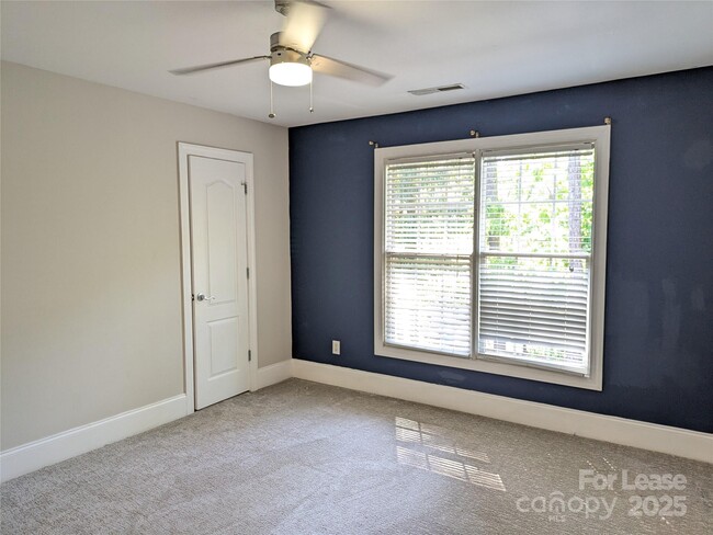Building Photo - 364 Chuckwood Rd