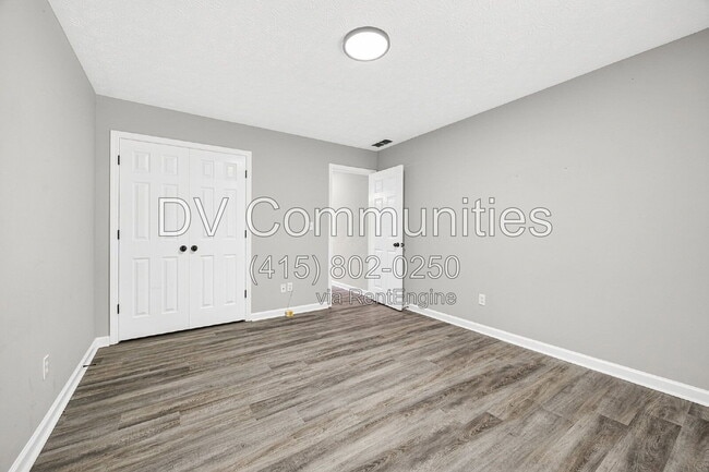 Building Photo - 140 Coach Dr