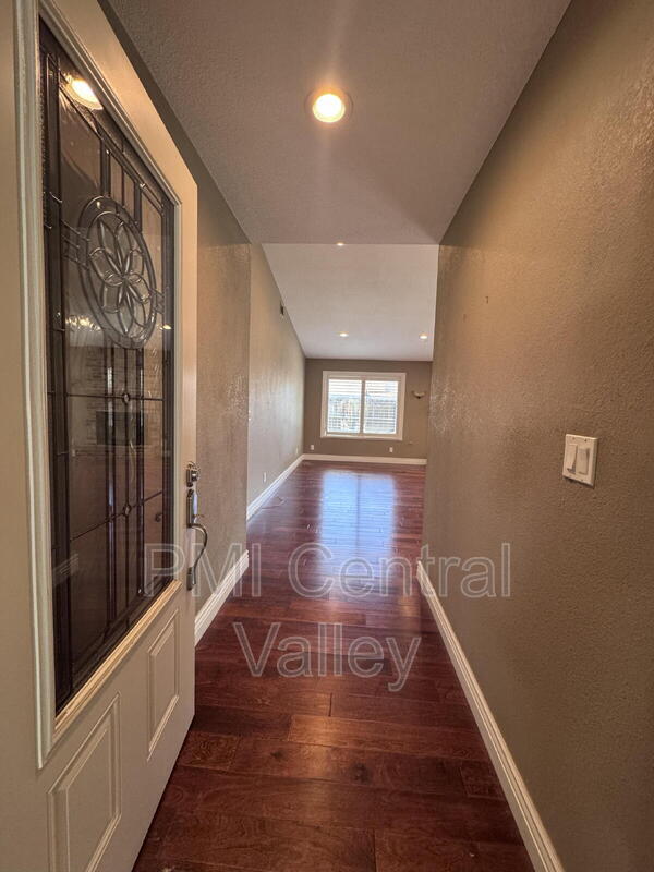 Building Photo - 2104 Graywood Ct