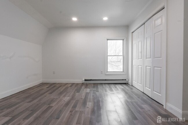 Building Photo - 410 Chadwick Ave