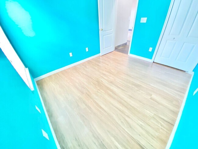 Building Photo - Stunning Lake View Home in Waterside Estate!