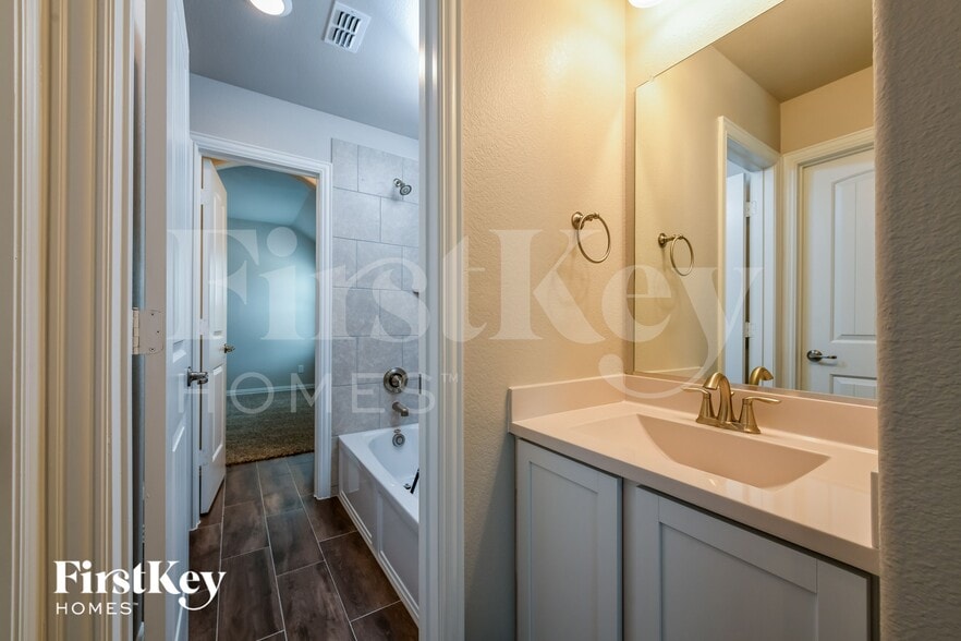Building Photo - 14881 Gilley Ln