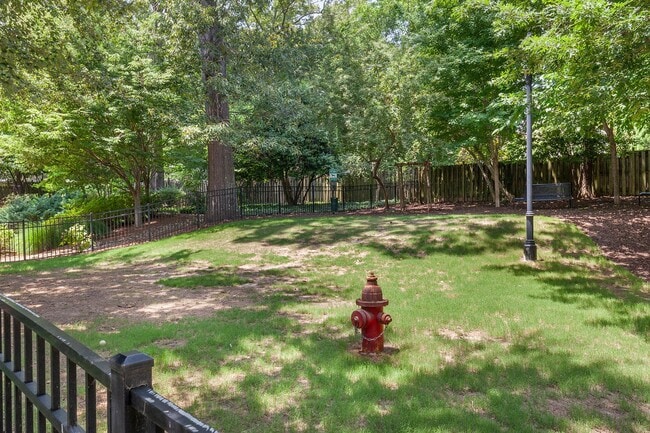 Building Photo - Very Spacious 3/3.5 Townhome in the Heart of Buckhead!