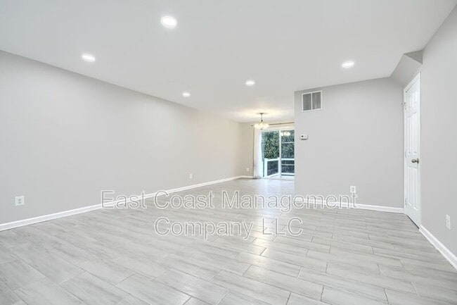 Building Photo - 12 Perryfalls Pl