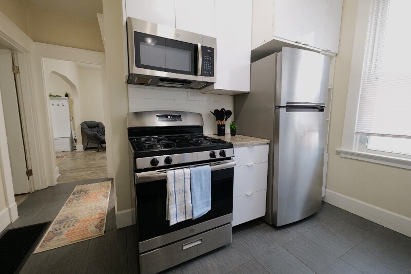 Building Photo - 219 Taylor Ave