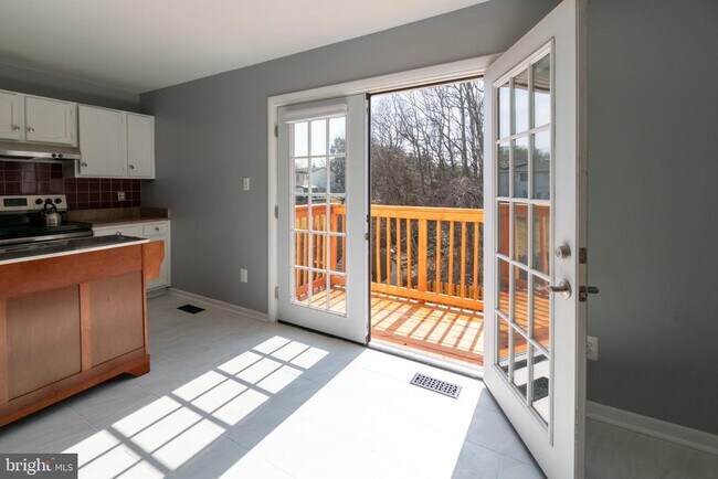 Building Photo - 5222 Magnolia Pl