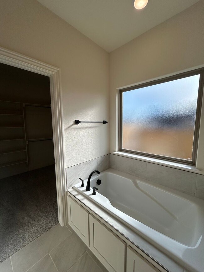 Building Photo - Beautiful Modern Home in Pea Ridge!