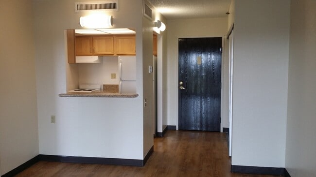 Building Photo - 1401 N Flower St