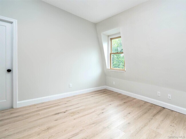 Building Photo - 316-324-324 Sea Cliff Ave