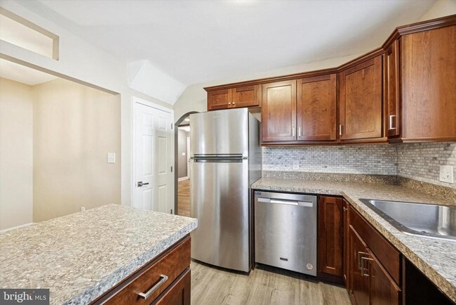 Building Photo - 703 N Providence Rd