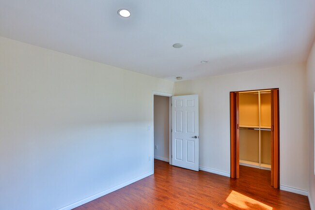 Building Photo - 141 N New Hampshire Ave