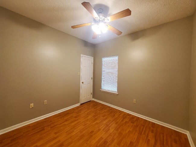 Building Photo - 183 Melody Ln