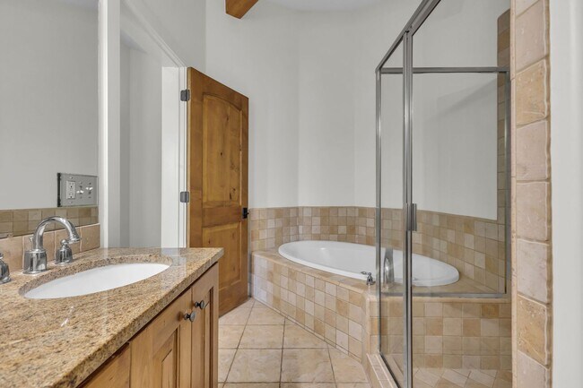 Building Photo - Quarry Village Townhome
