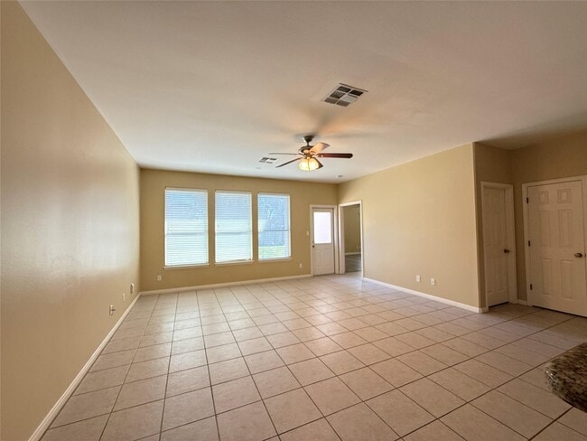 Building Photo - 211 Riata