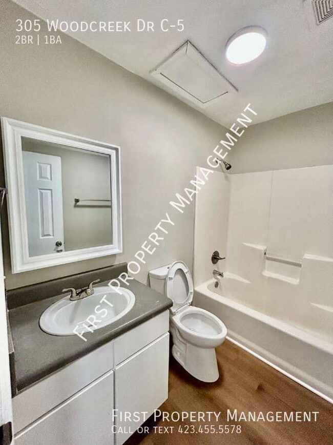 Building Photo - 305 Woodcreek Dr C
