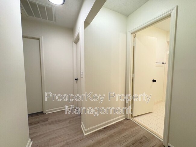 Building Photo - 6354 Old Post Ct